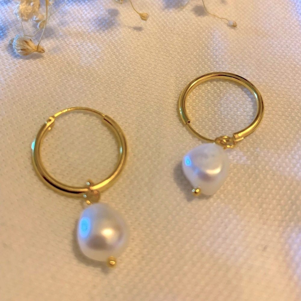 Gold Pearl Earrings | 18k Gold Plated - Picture 4 of 5